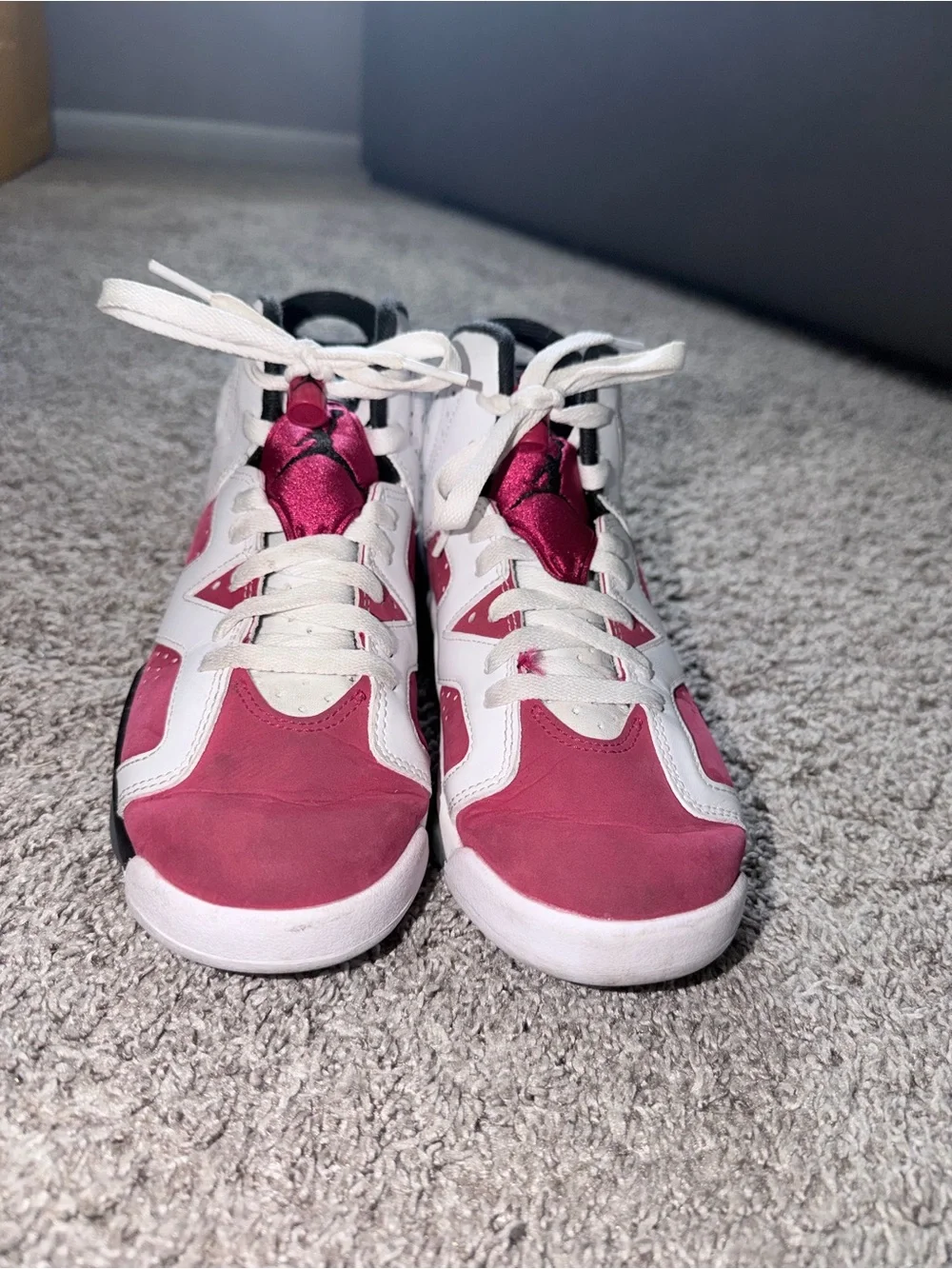 Kids White and Burgundy Basketball Sneakers jordans